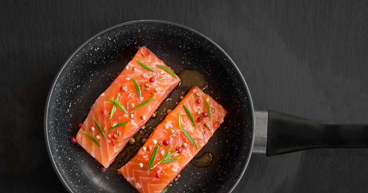 3 astuces pour réussir la cuisson du saumon à la poêle (  comment le cuire sans matière grasse)