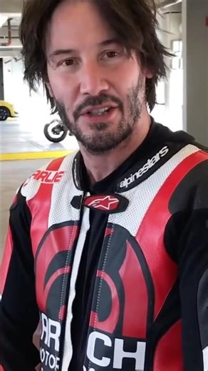 Honda RVF750R RC45 Keanu Reeves #Honda #KeanuReeves #shorts #Keanu #ontrack