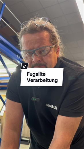 Es ist endlich soweit 🤩 Chris zeigt euch, wie Fugabella und Fugalite verarbeitet werden. Wir starten mit Fugalite, vom Anrühren bis zum Auftrag an der Wand. Tipp: Fugalite vor der Verarbeitung bei Zimmertemperatur lagern 🌡️ Auswaschen und Finish folgen in Teil zwei. 🛒 Fugalite findet ihr bei uns im Onlineshop. #kachelmannceramik #fyp #verlegen #fliesen #kerakoll #fugalite #harzfuge #2026