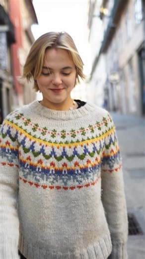 Nå kan du også lage genseren @solveigmidt hadde på seg under norges tøffeste. En superfin genser som strikkes ovenfra og ned, designet av Åse Midttun, mammaen til Solveig😍 Kjøp strikkepakken her👉 https://www.strikkia.no/solveigs-toffeste-genser-strikkia-2025-035sr.html | Strikkia