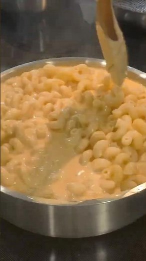 Creamy Three-Cheese Mac and Cheese 🧀