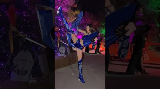 Rachel Pizzolato stuns as Kitana cosplay