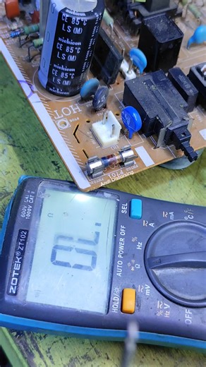 4.1K views · 1.2K reactions | How to Check and Replace a Fuse Easily! #reelsfb #howto #Check #Replace #Fuse #powersupply #regulator #California | Andi Distorsing | Facebook