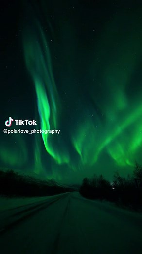 Another great night with Aurora Borealis from Swedish Lapland...live motion 💚 Filmed with #sony #A7SIII IG : https://t.ly/EPR3 @polarlove_photography • • • #auroraborealis #northernlights #aurora #sweden #nature #travel #photography #astrophotographer #sonyalpha #northernlightsphotos #nightphotography #lapland #nightsky #auroraboreale #landscape #earth #visitsweden #winter #night #sky #arctic #auroras #snow #nordlys #astrophotography