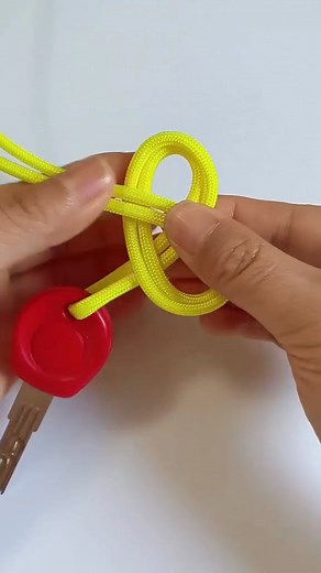 2.5M views · 12K reactions | How to tie a keychain at home is easy, anyone can do it #crafts #diy #diycrafts #craft #diycrafting | Craft Home | Facebook