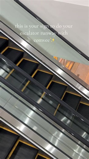 Showcasing this wonderful fit on the ✨escalator runway💃🏻 #OOTD #FitCheck #StayComfyWithComvee #FeelComfortInEveryWay #ComfortTheHustle #MakeItComvee