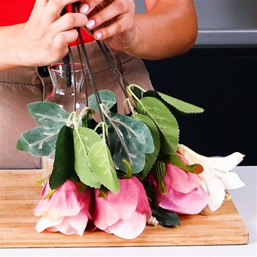 How to arrange artificial flowers in a vase! 🌺✨