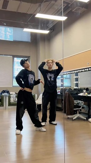 Mirrored Douyin Dance to Work by Rihanna