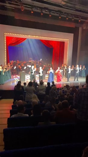 JUBELSTÜRME FÜR „MONTY PYTHON`S NOT THE MESSIAH“ // Brian und Judith stöhnen in Koloraturen, die Menge huldigt Brian mit den Worten „Moin Messias!“, bevor er klarstellt: „Hier liegt ein Irrtum vor: ich bin gar nicht der Messias - Ihr sollt Euch verpissen!“ - und das Publikum tobt im Komischen Oratorium MONTY PYTHON´S NOT THE MESSIAH nach dem Kultfilm „Das Leben des Brian“, das heute bei uns in der Inszenierung von Manfred Ohnoutka, der Ausstattung von Annette Mahlendorf und unter der musikalisch