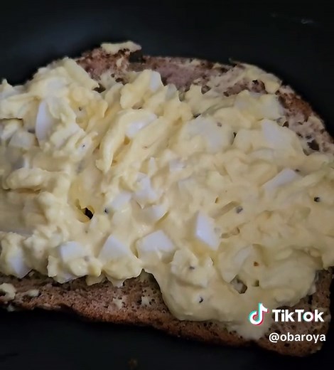 Egg salad! Just hard boiled some eggs, smashed the yolks with mayo, salt and pepper and added in the chopped egg whites! Easy easy! #eggsalad #eggs