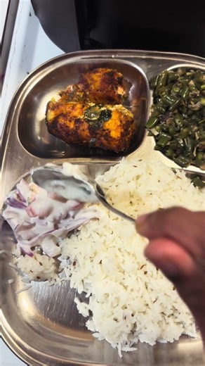 #keralafoodiesareawesome #bakedsalmon🐟 #pappadam #kitchenstories #ilovemelakacars