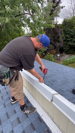 Dick Fast on Instagram: "Custom roof flashing This was our number 4 reel of 2025 💪👌CHEERS #themroofboys #construction #protip #howto #reels"