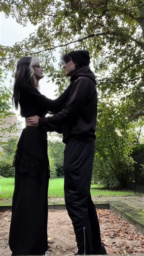 Gothic Couple Kiss Cam Moment | Alt Gamer BF & Goth GF