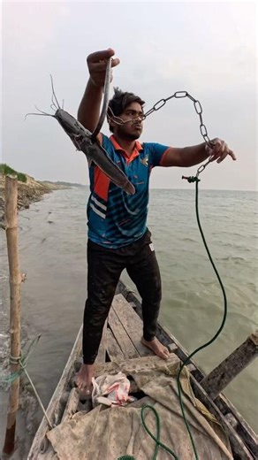 Survival man fishing struggle in the river #catfish #bait