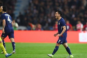 Bàn thắng 'bẩn' của Supachok có thể là pha lập công đẹp nhất giải