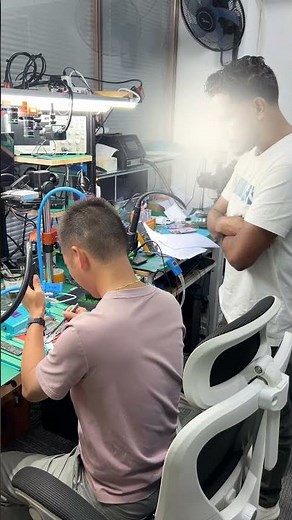 MacBook, repair training demonstration