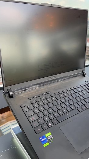 Lanzar computadores es mi pasión 🙃 #Laptop #Portatil #Computador #Asus @ROG Global