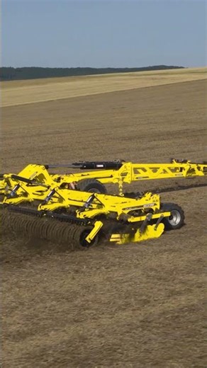 ATLAS AE 12400 L disc harrow combined with the CASE IH QUADTRAC 620