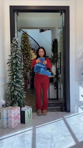 17K views · 20 reactions | Gotta love basics.. especially when it’s all on sale  @abercrombie Black Friday sale is here!! 25-50% off everything!! Comment “shop” for outfit for links﫶 https://liketk.it/5ATcB #gdwm #ootd #whattowear #outfitinspo #denimjeans #outfitinspo #amazonfashion #abercrombie #blackfriday | Lincolnsmamaaa | Facebook