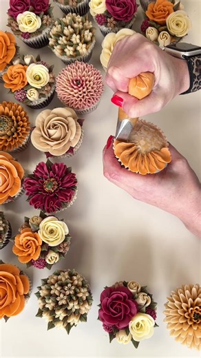 Master Cupcake Decorating with Buttercream Flowers