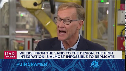 Apple CEO Tim Cook and Corning CEO Wendell Weeks sit down with Jim Cramer