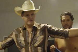Luke Bryan Strips It Down Backstage, But Jon Pardi Is Charging