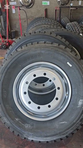 Perfect Tire Installation on New Rim 🔥 #tireinstall #newrim #satisfying #mechaniclife
