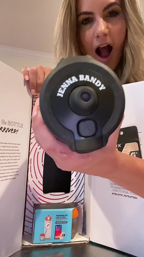 Let me introduce you to my new hydration coach, the @Gatorade Smart Gx Bottle! Get your own and get 10% off when you use JENNA10 – your welcome 😏 #gatoradepartner