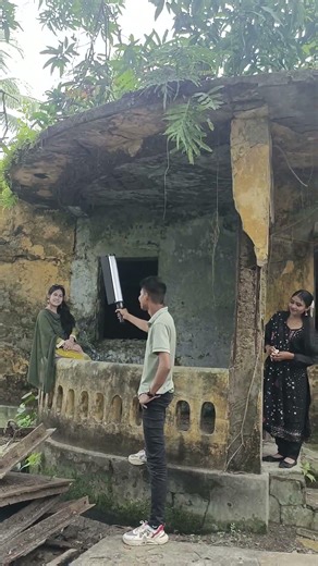 Outdoor Modeling Photoshoot 🌿✨ | Cinematic Model Shoot #Shorts