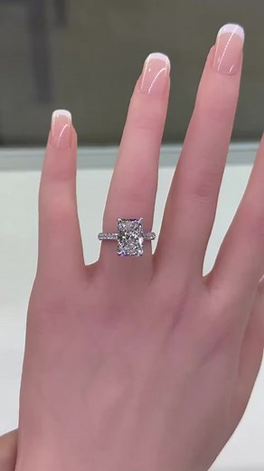 The Radiant Raquel: Exquisite Lab-Grown Diamond Ring