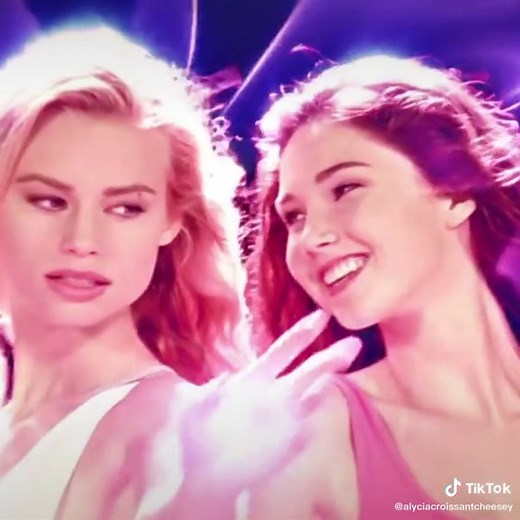 Zoey and Kiki Recharge - Lighting Point/Alien Surf Girls Collab