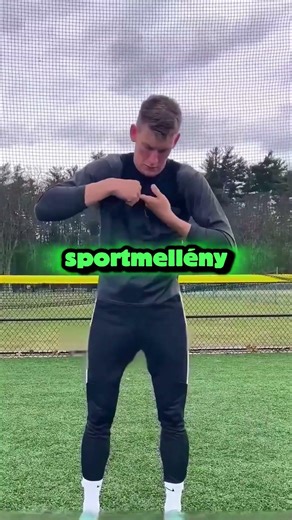 Miért hord Ronaldo „sportmelltartót” meccs közben? #ronaldo #football