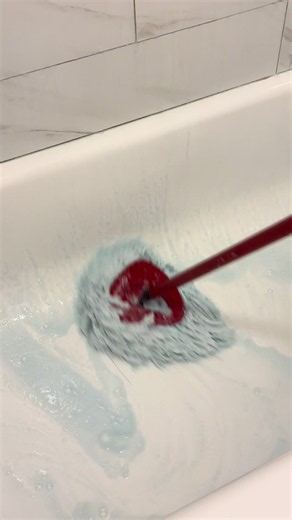How to Clean a Tub Quickly: Step-by-Step Tub Cleaning Routine
