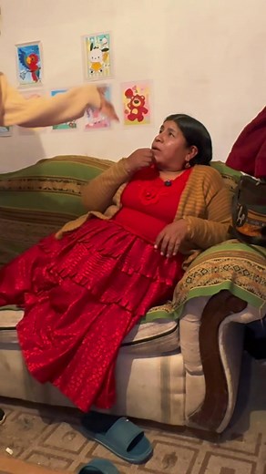 155K views · 4.1K reactions | Ya no puedo entenderme con mi mamá 藍藍 vayan a ver el vídeoclip que realizamos con Siempre korys 來藍 Link del vídeoclip: https://youtu.be/6T7QItVdRDY?si=Jal2McPjVxu1Pvoj | Mile Noa | Facebook