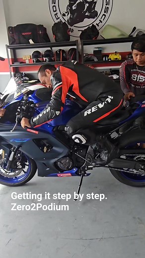 925K views · 10K reactions | Working on our learners body position for cornering on track. #superbike #ridingschool #motorcycle #bodyposition #cornering | Zero2Podium Riding School | Facebook