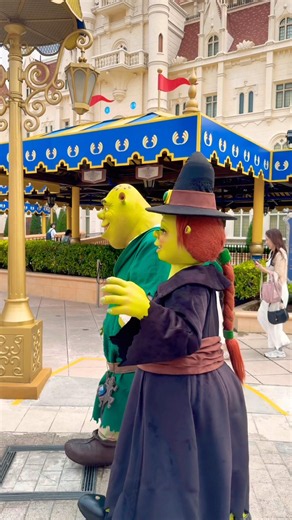 Meet & Greet Shrek and Princess Fiona | Far Far Away @ Universal Studios Singapore