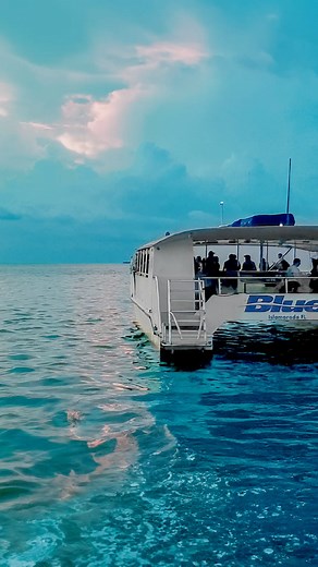 A golden hour to remember… sailing into Islamorada's finest hour is one of the most unforgettable trips you can book and enjoy at Robbie’s! #robbies #floridakeys #islamorada #visitflorida #snorkel #adventure #lighthouse #boat #fyp | Robbie's of Islamorada