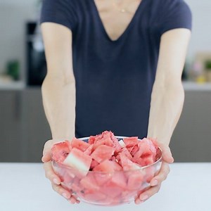 4.4M views · 13K shares | Minimum effort and maximum taste: The quickest way to cut a watermelon. | 5-Minute Crafts | Facebook