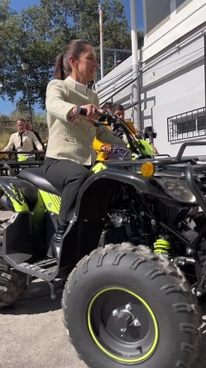 3.9M views · 36K reactions | "Estos son algunos momentos y bloopers que he guardado para la ocasión perfecta, jajaja". #trend #comedia #fyp #parati #sheinbaum #viral | Ángel Daniel | Facebook