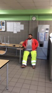 264K views · 5.4K reactions | Nos héros du quotidien gardent le sourire malgré la crise que nous traversons... Tout en gardant les distances de sécurité !  Maxime Noblia | Pays Basque | Facebook