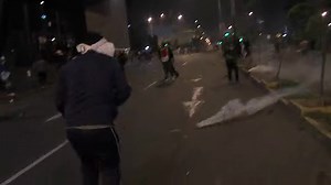 Choques entre manifestantes y la policía durante protestas contra el nuevo gobierno en Perú