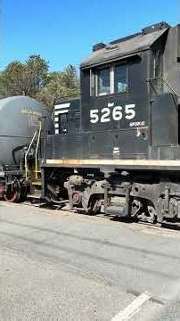 Norfolk Southern Leaving Valmont #ns #valmont #gp38-3 #gp38-2 #freight train