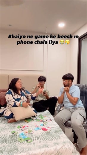 Aaj kal ke bache phone addicted hai #youtube #siblings #shorts #viral #meme #funny #prank #cards