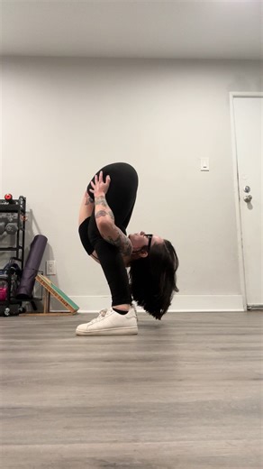 Don’t forget to stretch today! #flexible #contortionist