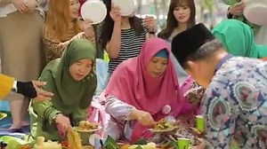 【在台灣遇見2,300萬個朋友💁‍♂💁‍♀】 🤔Do you know where you can make 23 million friends👫 as soon as you step off the plane✈? Do you know where every passerby is willing to be your guide📍? #Taiwan #friendliestcountry 怕孤單？怕迷路？不用怕〜 來台灣🇹🇼吧！有朋友在💪 #台灣是最友善的國家👍 #有最友善的小編和最友善的你 #認同請分享🙏 | 外交部 Ministry of Foreign Affairs, ROC（Taiwan）