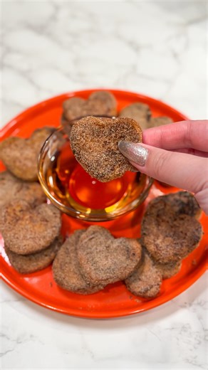 💖 MINI HEART FRENCH TOAST BITES! Ingredients: -King’s Hawaiian Original Hawaiian Sweet Rolls -2 tbsp butter (for frying) -1/2 c sugar -1 1/2 tbsp cinnamon -Maple syrup Ingredients for French toast batter: -2 eggs -1/2 c milk (or coffee creamer) -1 tsp vanilla extract -1/2 tsp ground cinnamon Preparation: 1. Cut King’s Hawaiian Original Hawaiian Sweet Rolls in half, then gently flatten rolls (lightly press with hands) 2. Use a heart-shaped cookie cutter to cut rolls 3. Prepare French toast batte