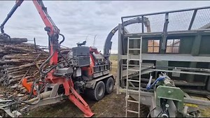 13K views · 84 reactions | Hackguterzeugen mit einem #Heizotruck und #Mus-Max WD 9XL Hacker, danke an Alexander Butscher für das #HandyVideo per Nachricht. | profi | Facebook