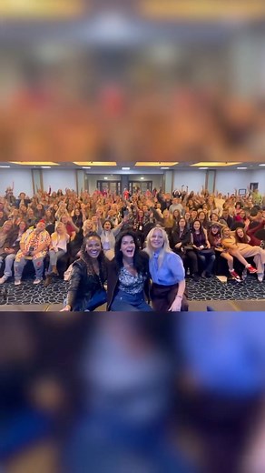 Angie Harmon on Instagram: "Such a fantastic time at @fanfusionuk !!! ❤️❤️❤️❤️"