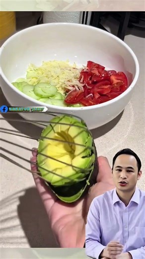 Easy Trick to Remove Avocado Flesh 🥑 | Kitchen Hack #tipsandtricks