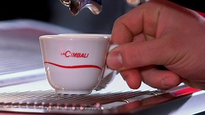 The cups. An espresso can also be enjoyed with the eyes. The cup expresses the style of the bar, just like the machine. Share your cups with us, post a picture in the comments! ☕ #CimbaliStyle | Cimbali